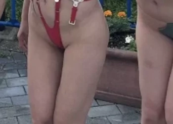 【画像】ドスケベ水着撮影会の集合写真、激シコｗｗｗｗｗｗの画像