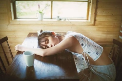長濱ねるのおっぱい!8年ぶりに披露したけど水着姿がエロすぎるwwwの画像