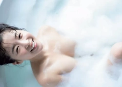 休井美郷のヌード、水着グラビア画像20枚の画像