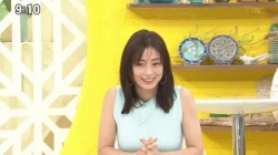 上戸彩のパツパツ母乳おっぱいを机に置いてしまうwwwwwの画像