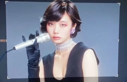 あのちゃんの前屈みおっぱいがエロすぎるｗｗｗｗｗの画像