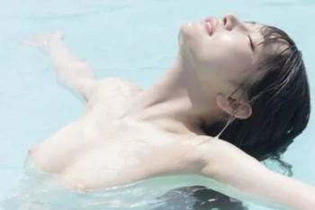 似鳥沙也加の乳首、あまりにも綺麗すぎたｗｗｗｗの画像