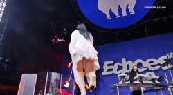 YOASOBI幾田りらのパンチラがエロすぎてたまらんｗｗｗｗｗｗの画像