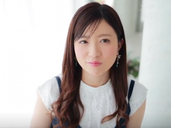 【弘中優】「旦那とは、つまんない…。」新たな自分の場所探しに…思わず抱きしめたくなる、あざとカワイイ人妻28歳初AV。の画像