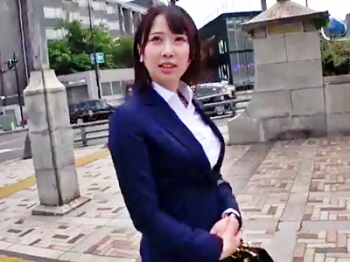 素人娘AV応募。るあ/23歳/激カワ不動産OLが仕事の合間にスーツでやって来た！ピンク乳首が勃ちっぱなし！（高敷るあ）の画像