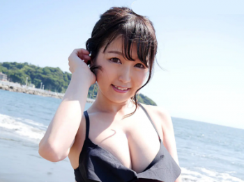 【個人撮影】三十路の美白肌に黒ビキニのエロスに勃起が止まらない！素人妻とビーチデートのあとで…水着でホテル不倫SEX！！の画像