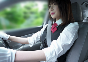 道すがら乗せる男達を物色し、お目当ての男を見つけるとヤリ部屋に誘い込みターゲットのデカちんでSEXする痴女タクシードライバー!!の画像