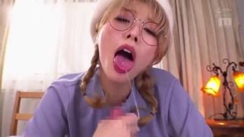 【痴女動画】淫乱お嬢様のお下劣濃厚フェラごっくんゲップ 新村あかりの画像