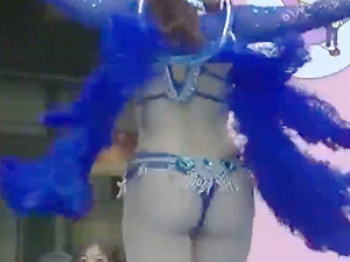 Tバックのエロ衣装でサンバを踊る色白ムッチリ素人娘を隠し撮りの画像