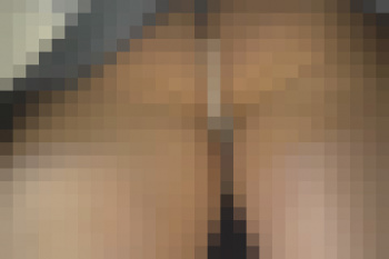ショッピングモールにいた素人娘を追跡しTバックパンチラ隠し撮りの画像