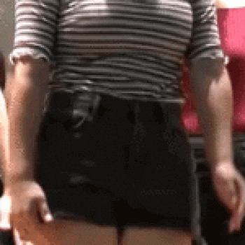 最近のJKさん、お乳がデカすぎて彼氏とのプレイで普通に「パイズリ」が選べるの画像