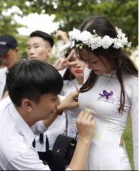 【画像】ベトナムの卒業式がエロすぎてなんJ嫉妬祭りへ【アオザイ】の画像