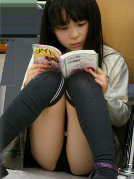 パンツ丸見えのまんさんの画像wnwntnwnwnewの画像