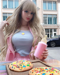 【画像】「整形なし」リアル・バービー人形と称されるロシア美少女のお姿がこちらの画像