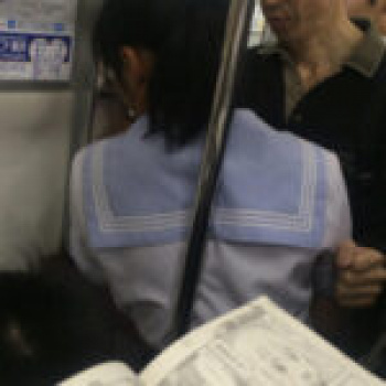 【画像】電車内で起きたラッキースケベ貼っていくwwwwwwwwwwwwwwwwwwwwwの画像