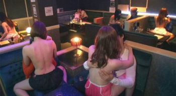 【画像】 おっぱいパブ（今も普通に営業中）の画像がこれ、これは広がるわの画像