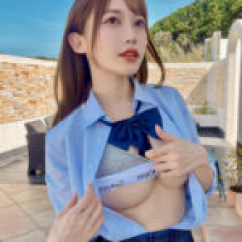 【画像】JKさん暑すぎて下乳を露出してしまうの画像