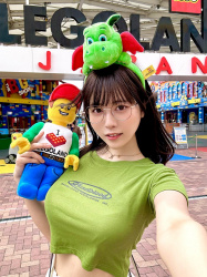 【画像】東雲うみちゃん、エッチな格好でLEGOランド??の画像