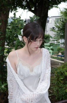 【朗報】本田翼さん(34)、巨乳専用の服を着るの画像