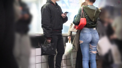 【画像】【ピタピタGパンのお尻】巨乳とお尻がピタピタな街のお姉さん！！の画像