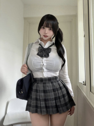 【画像】令和のJKさん、あまりにも発育が良すぎるwwwwwwwwの画像
