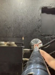 【画像】ポールダンスをローアングルで見たら想像以上にエロかったwwwの画像