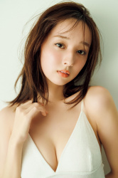 【画像】渚のん、清楚な顔してスタイルが規格外すぎるの画像