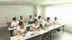 【画像】エステ専門学校、男子1人だけで授業がもう天国すぎるwwwの画像