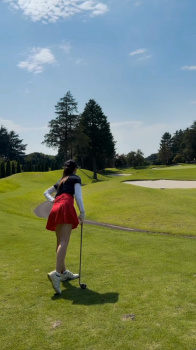 【画像】増田紗織アナ、短いスカートから尻のラインと胸の上下が丸わかりの画像