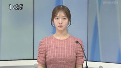 【画像】刈川くるみアナの胸、服の下が見えかけてるの画像