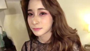 【シーメール】本場タイで超売れっ子カリスマNH♡圧倒的な美貌でビンビンなペニクリをシゴき、尻穴性交！友達もハイレベルの画像