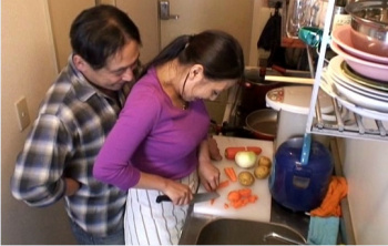 【五十路】家政婦さんの巨乳を揉んで吸って挟んでその気になったらポコチン生挿入　村上涼子の画像
