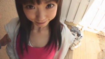 【屋外放尿】ロリ顔パイパン美少女とのカレーパーティ。ご飯食べ終わったからオシッコ見せてくれない?の画像
