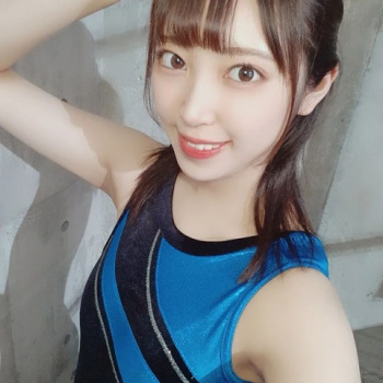 【コバルトブルーの競泳水着が♡】VR 加賀美さら ピッチピチに食い込んだ競泳水着が激エロ完全着衣ハメの画像