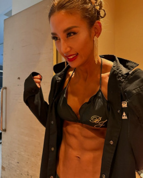 人妻美人女子格闘家 杉山しずか ビキニコンテスト&格闘技でもチャンピオン腹筋が凄い!計量水着やエロカワ画像まとめ 48枚の画像