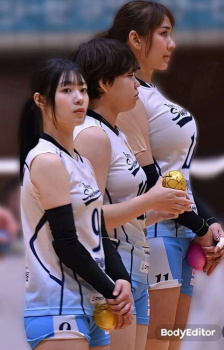 【バレーボール女子素人AV出演】身長170㎝の美脚ギャルが低身長男子とヤリまくりの画像