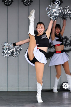 【挿入でビクンビクン大絶頂】JDチアガールがMM号でディルド空気イスに挑戦！大量潮吹きの画像