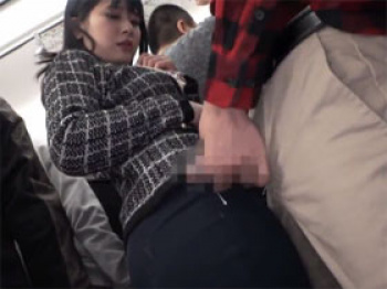 美尻女はタイトスカートにぶっかけられ発情するまで何発必要！？の画像