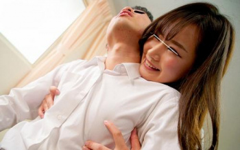 【M男】乳首をいじって勃起させる小悪魔制服ロリJKのM男いじめ!の画像