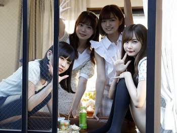 <連続射精×連続中出し>エロ貧乳なJK姉妹のパンチラ誘惑で隣人を瞬殺!ドS痴女なハーレム乱交で圧倒する羞恥なM男いじめ!の画像