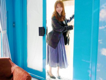【マジックミラー号】以前は客室乗務員だった美人の奥様を人妻ナンパ!性感エステからチンポ挿入まで許してしまったw【素人妻】の画像