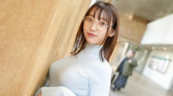 【素人JD】「見られてるって思うと、興奮しちゃって…」知的なメガネの奥に潜むエロい淫乱な影!学業まじめな清楚JD!の画像