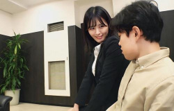 【人妻NTR】「地域の自治会長になってしまったボク…」狭いコミュニティで身近な若い男を誘惑するエロい人妻!の画像