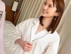 【人妻】『おっぱい触りたい？♡』優しい美人奥さんが童貞くんを筆おろし！大事な初夜を凄テクで包み込む童貞卒業エロセックス！の画像