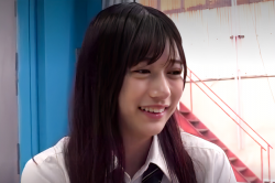 【マジックミラー号】ウブな10代の美少女JK達をプロのAV女優が変態教育！恥じらいながらも男のアレに興味津々で…の画像