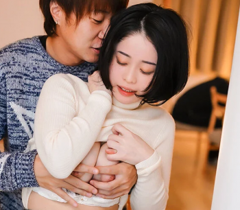 【NTR】サークルの飲み会に誘われたがヤリチン共の罠だった！自分の彼女が男達にハメられるのを見てるしかなく…■MINAMの画像