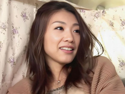 【人妻ナンパ】四十路の清楚なスレンダー貧乳熟女を車内”連れ込み”発情誘惑！羞恥オナニー＆我慢できず浮気の中出しSEX♡の画像