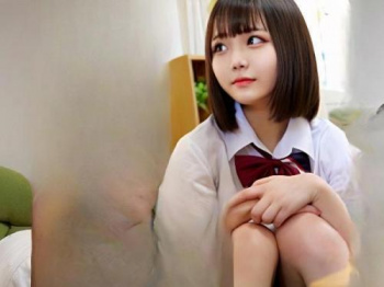 [素人]バチクソ可愛いバイト先の後輩JKをお持ち帰り『恥ずかしい…』脱いだら爆乳な色白ロリ美少女の膣を壊す巨根セックスの画像