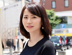 【人妻】★45歳★清楚な見た目でドMな美熟女がエロすぎ！上品な顔で他人棒をじゅぽフェラ→ヤリマン妻とハメ撮り濃厚セックスの画像