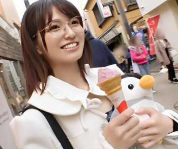 【素人】清楚で可愛い！真面目そうな保育士さんが変態SEX『だめぇ…出るうう！』大量潮吹きする名器キツマンに中出し射精ｗの画像